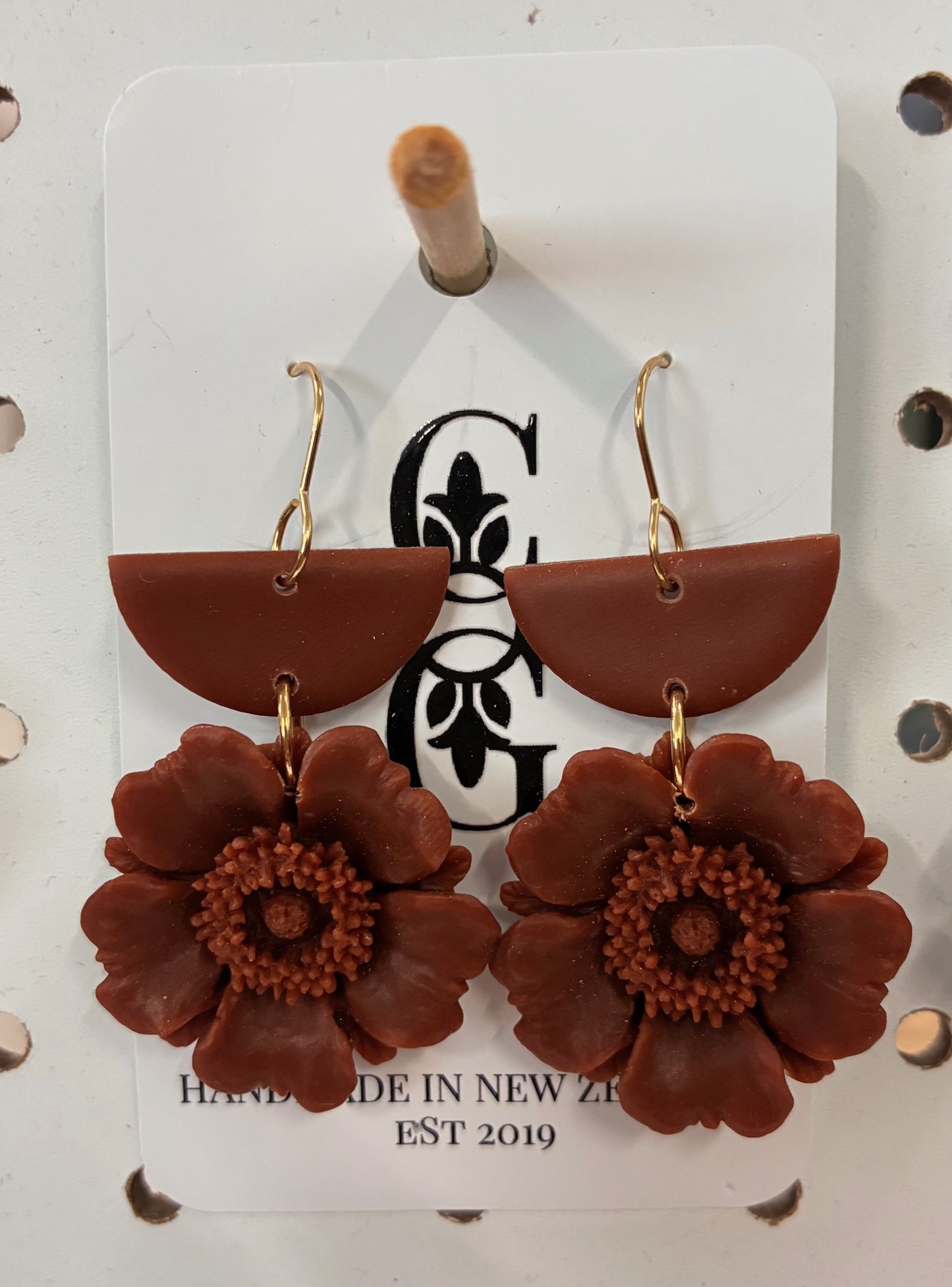 Clay Gossip - Earrings - Chocolate Flower