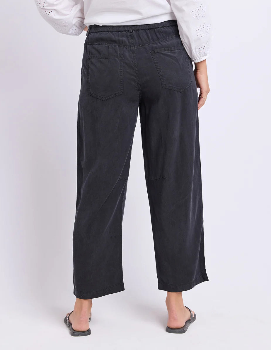 Foxwood | Roy Pant | Black