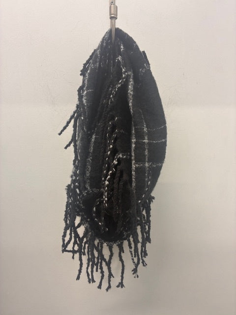 Doha Infinity Scarf Black