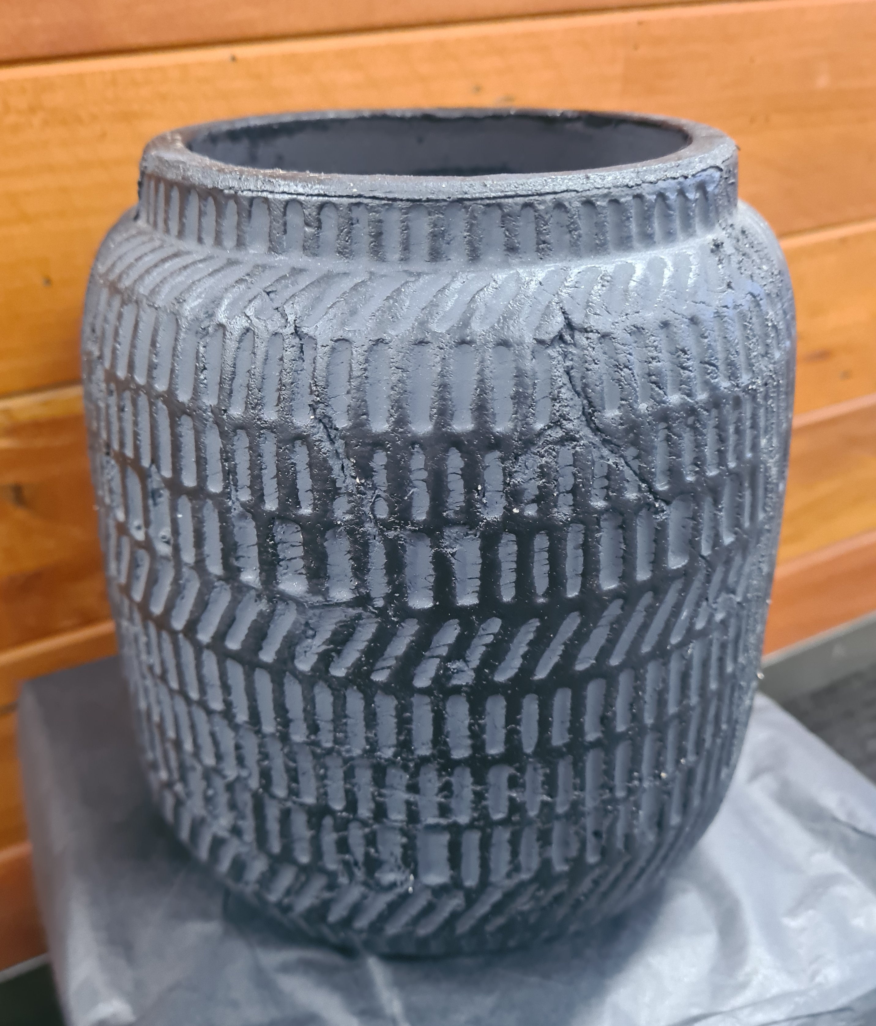 Planter Moonie Textured Black