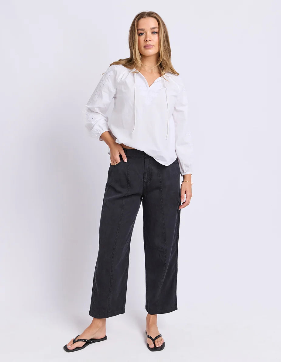 Foxwood | Roy Pant | Black