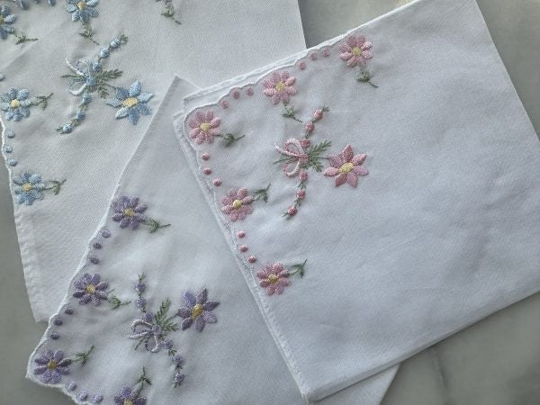Hankies - Ladies Embroidered Daisies