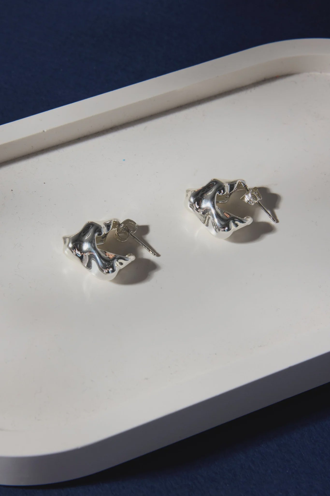 Stories to be Told - Wavy SS Plated Huggie Earrings