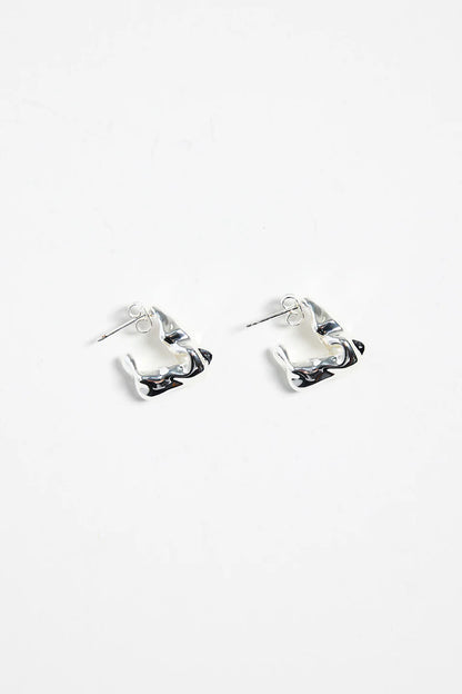 Stories to be Told - Wavy SS Plated Huggie Earrings
