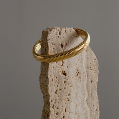 Queen of the Foxes | Banded Stainless Steel Gold Bracelet  | Medium