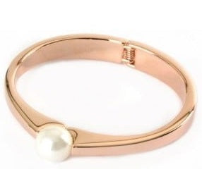 The Specialty House | Bangle | Gold with Pearl