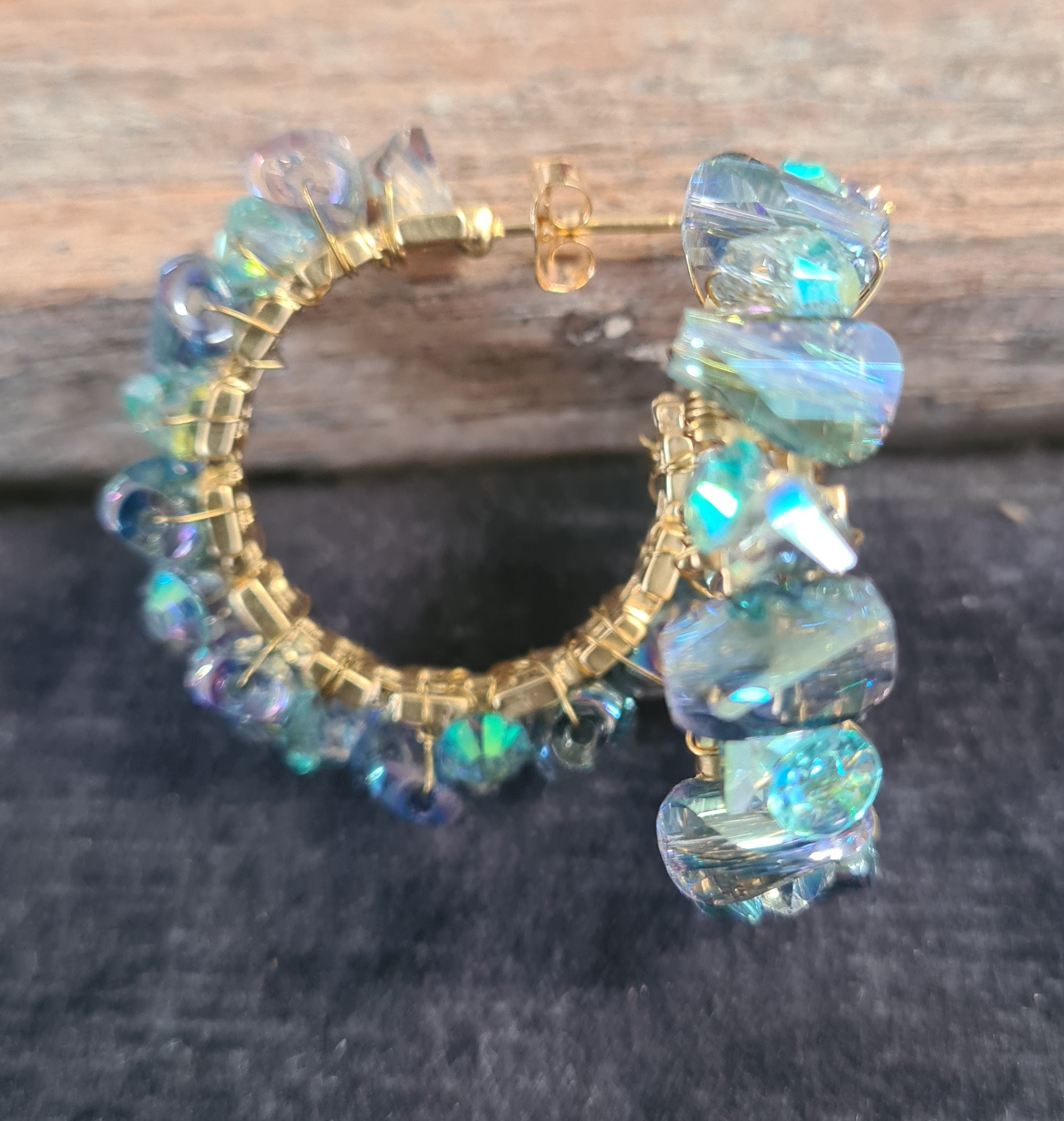 Lilio - Earrings - 10 - Gold with blue crystals hoops