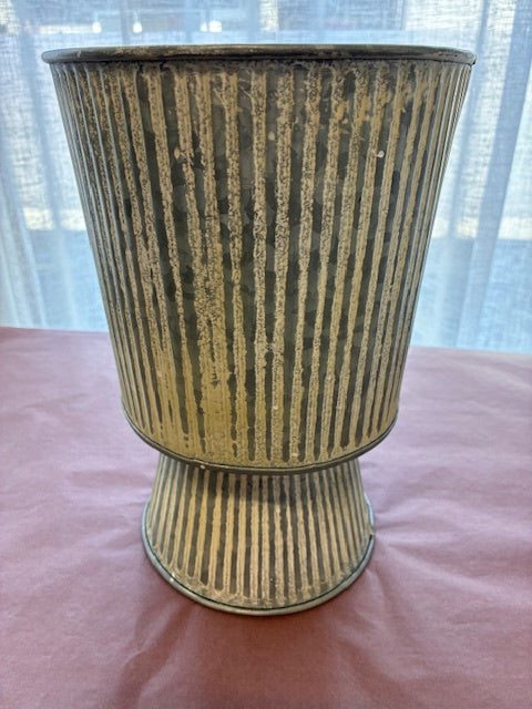Tussock & Thread | Brooks Ribbed Planter | Metal