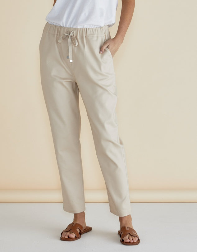 Betty Basics Kenzie Jogger - Cream