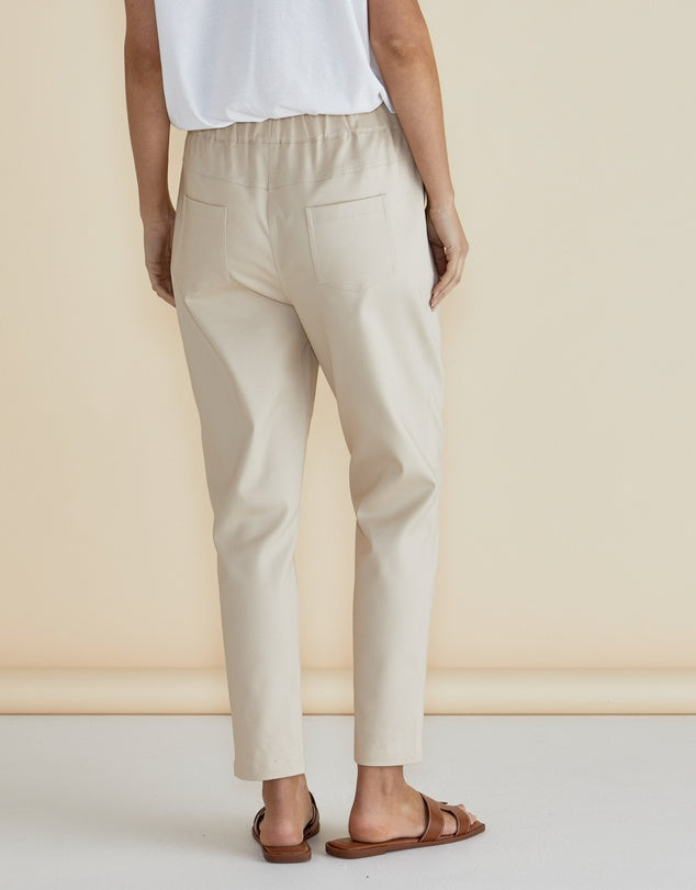 Betty Basics Kenzie Jogger - Cream