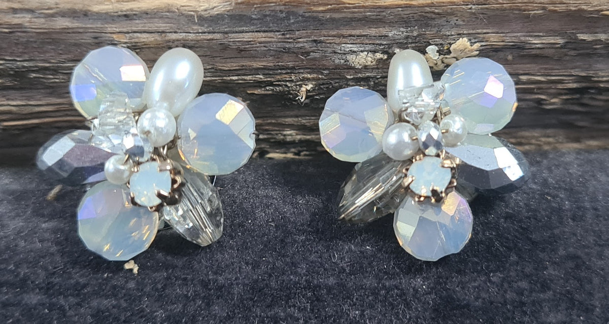 Lilio | Earrings | Beads & Pearl Cluster