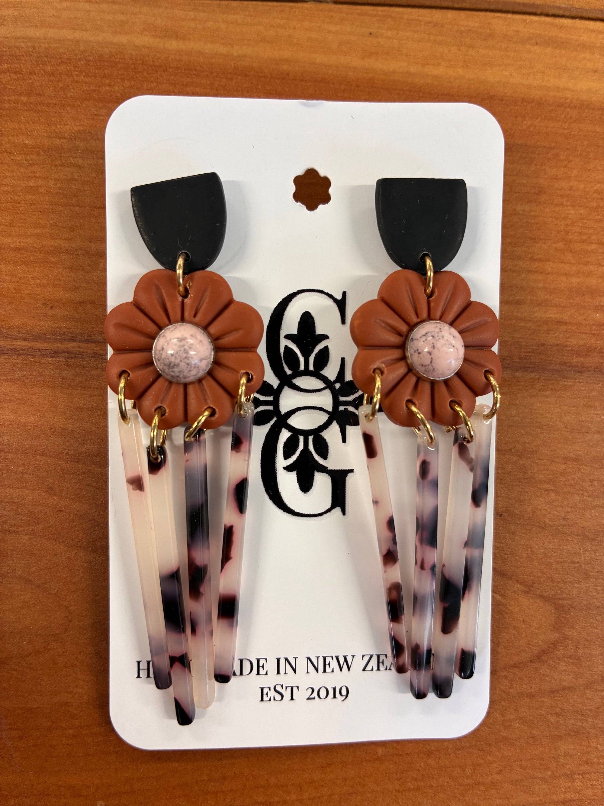 Clay Gossip - Earrings - Dangly Flowers