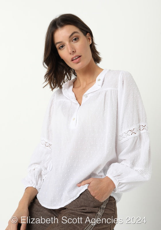 Elizabeth Annie Blouse White M/L